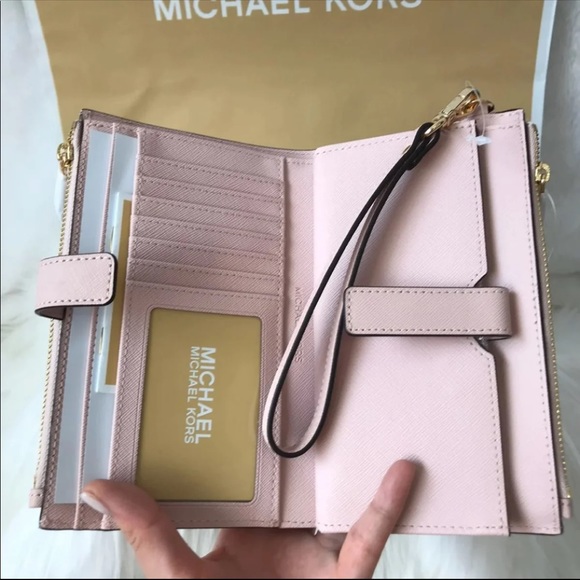Michael Kors Handbags - SALE‼️MICHAEL KORS DOUBLE ZIP WALLET